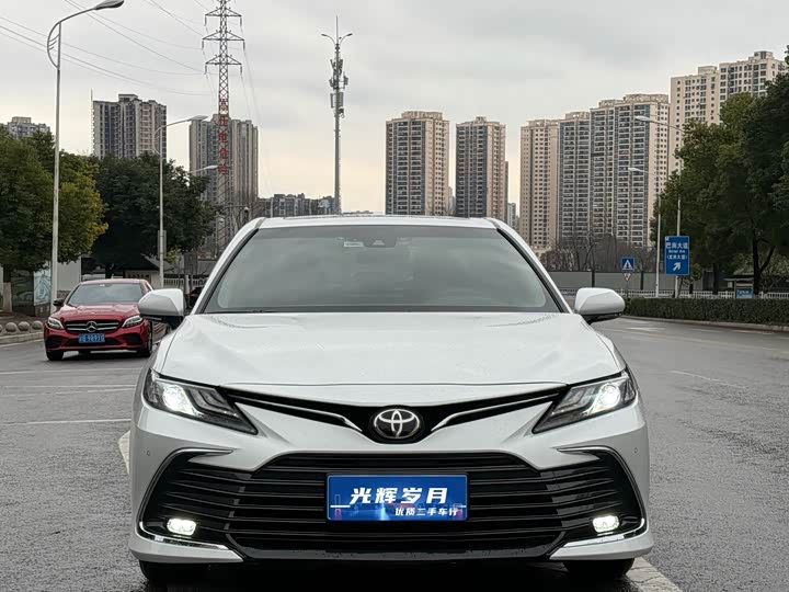 Фото 2 - Toyota Camry