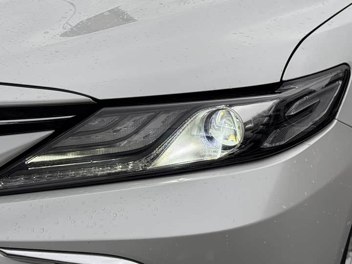 Фото 5 - Toyota Camry