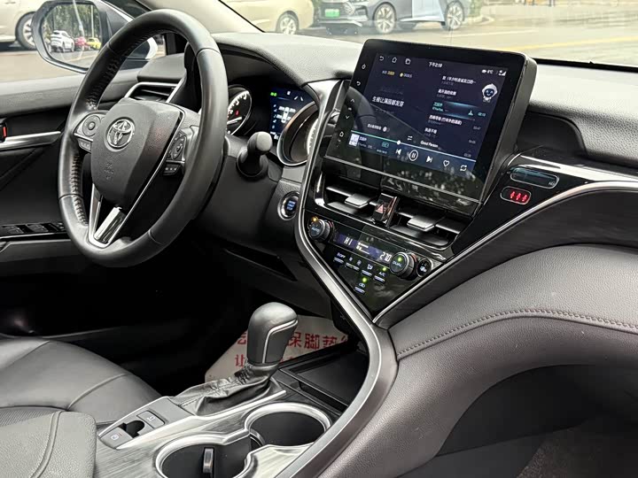 Фото 6 - Toyota Camry