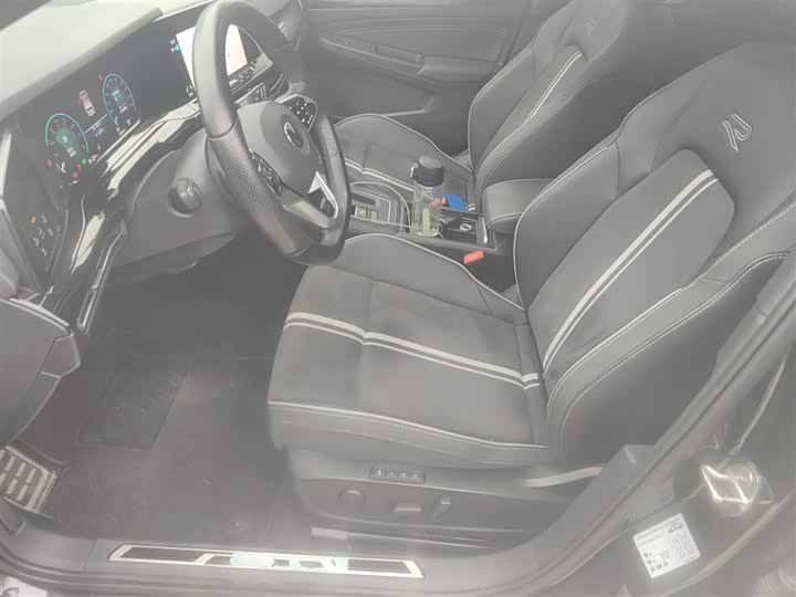 Фото 8 - Volkswagen Golf