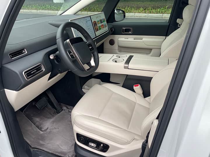 Фото 7 - LiXiang Mega