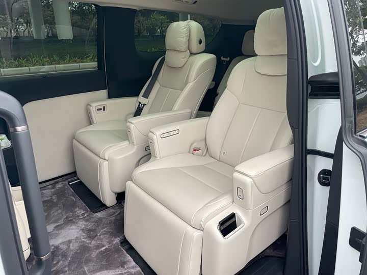 Фото 9 - LiXiang Mega