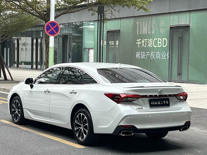 Фото 4 - Toyota Avalon