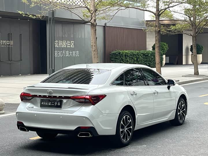 Фото 5 - Toyota Avalon