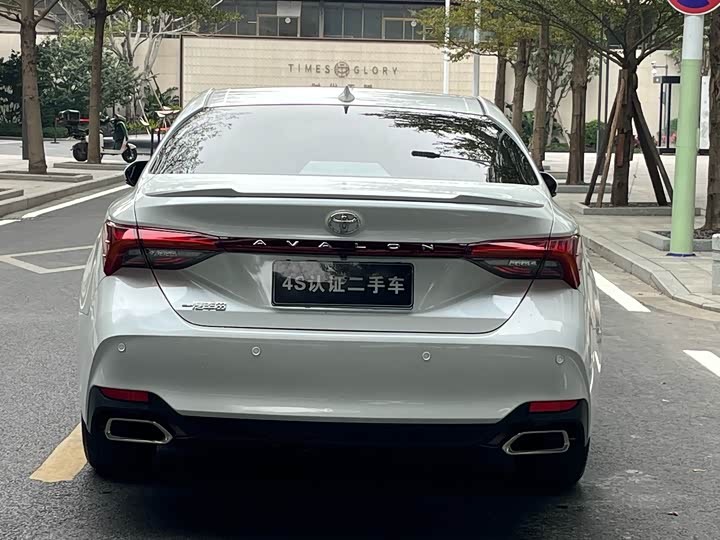 Фото 6 - Toyota Avalon