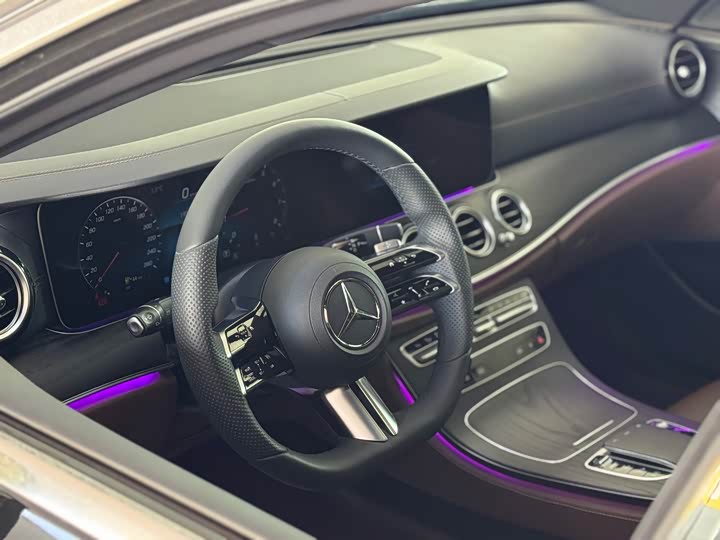 Фото 8 - Mercedes-Benz E-Class