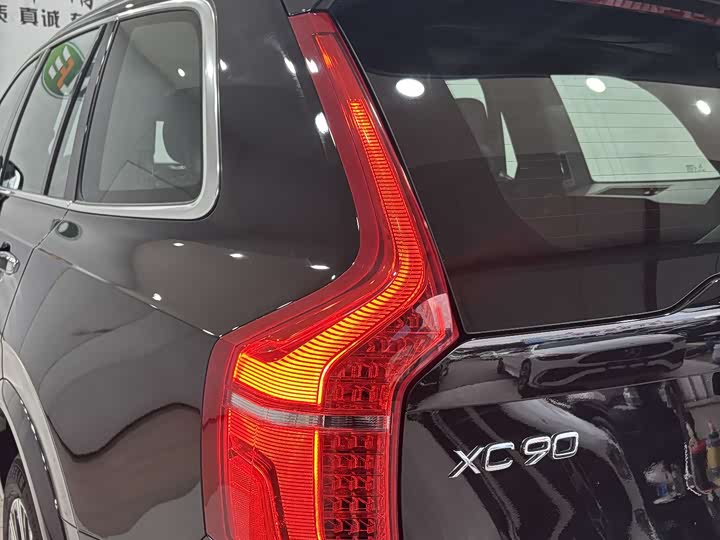 Фото 9 - Volvo XC90