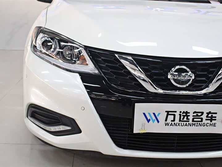 Фото 2 - Nissan Tiida