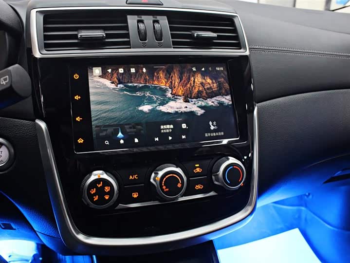 Фото 7 - Nissan Tiida