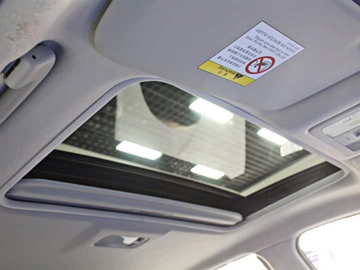 Фото 9 - Nissan Tiida