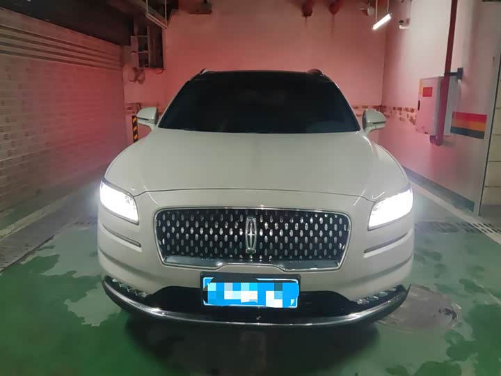 Фото 2 - Lincoln Nautilus