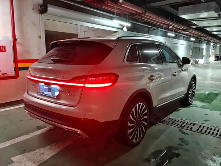 Фото 5 - Lincoln Nautilus