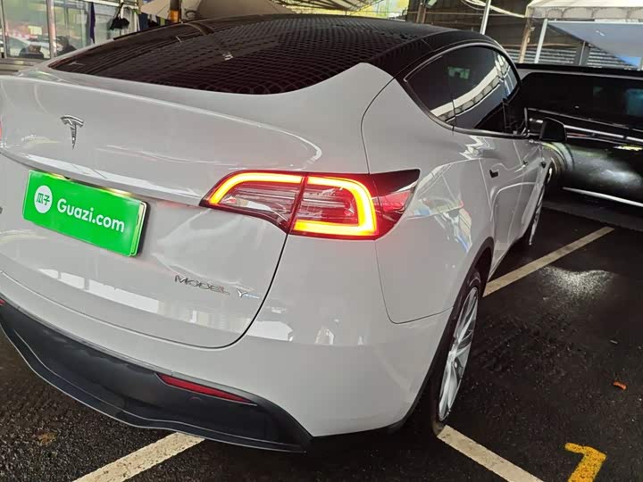 Фото 8 - Tesla Model Y