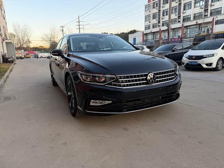 Фото 2 - Volkswagen Magotan