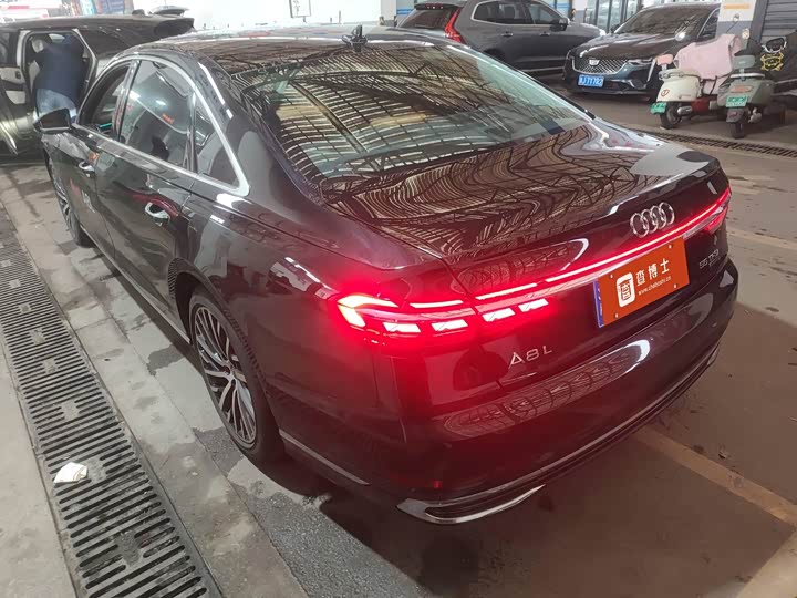 Фото 3 - Audi A8