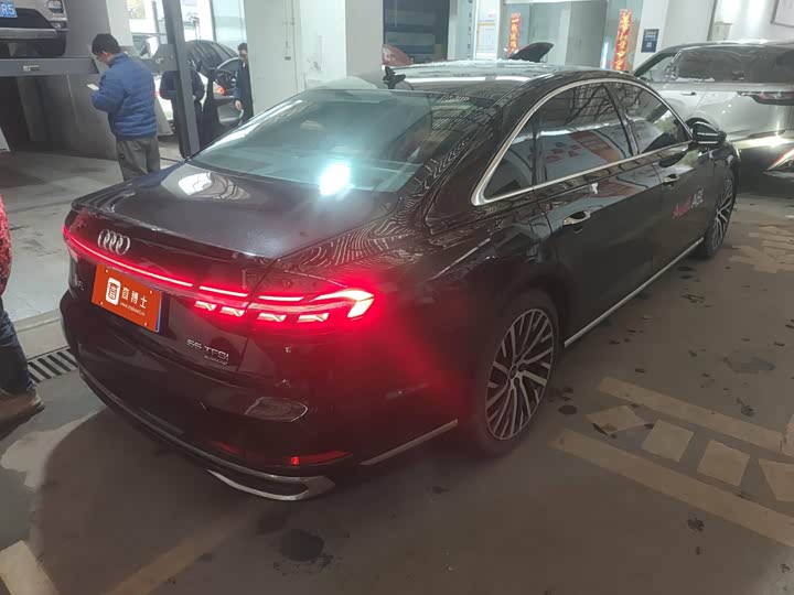 Фото 4 - Audi A8