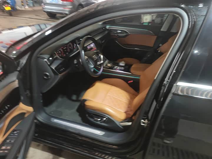 Фото 5 - Audi A8