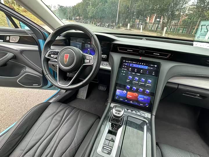 Фото 2 - Hongqi H5