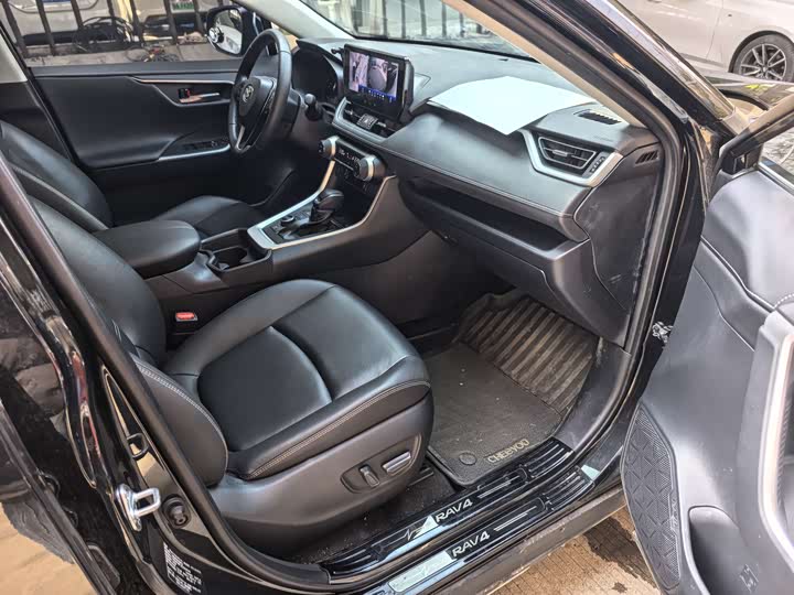 Фото 5 - Toyota RAV4