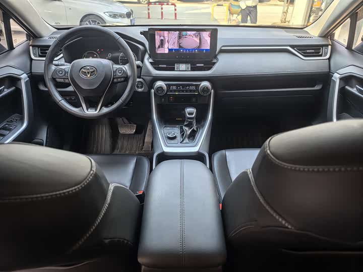 Фото 9 - Toyota RAV4