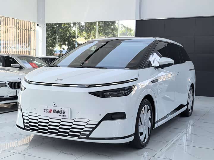 Фото 1 - XPeng X9