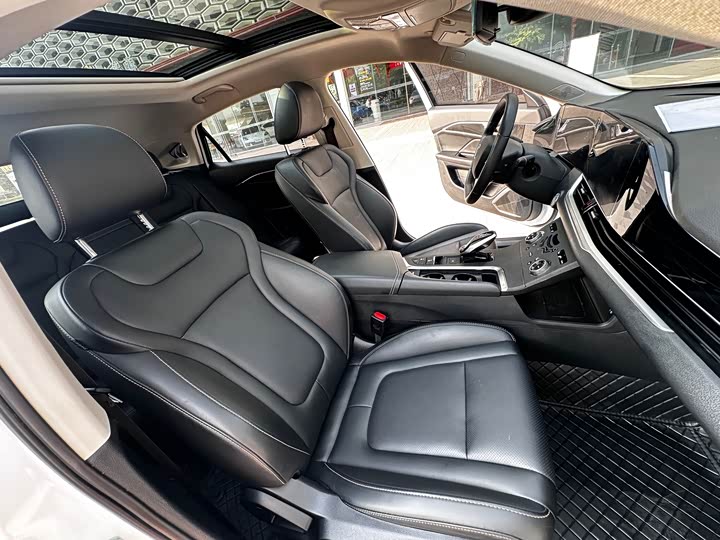 Фото 8 - Bestune B70