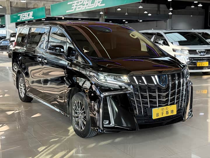 Фото 3 - Toyota Alphard