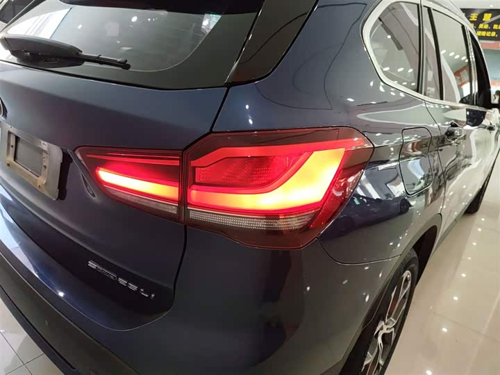 Фото 8 - BMW X1