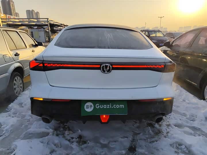 Фото 6 - Changan UNI-V