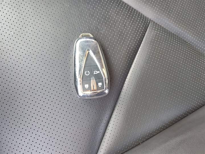 Фото 9 - Changan UNI-V