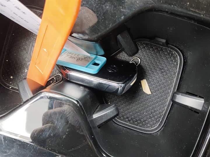 Фото 9 - Volkswagen Tiguan L Pro