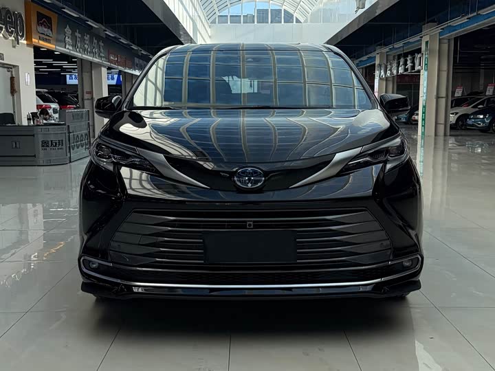 Фото 2 - Toyota Sienna