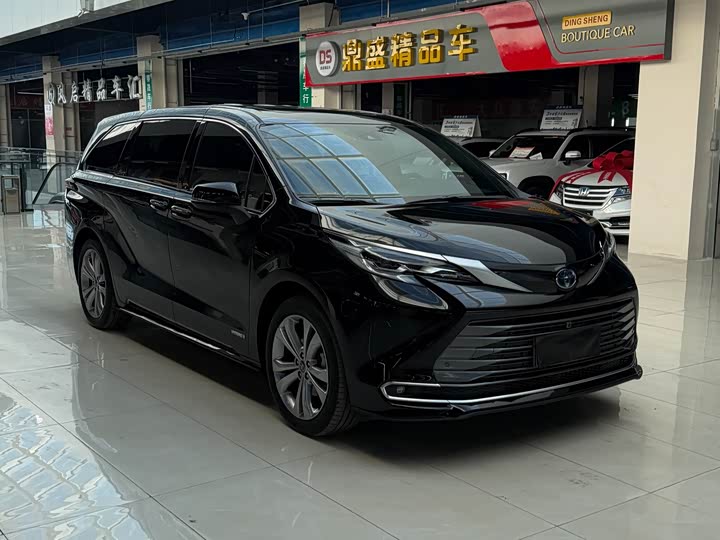 Фото 3 - Toyota Sienna