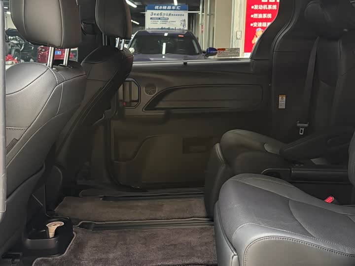 Фото 6 - Toyota Sienna