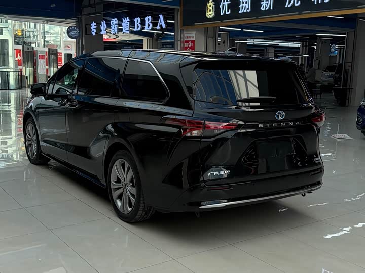 Фото 8 - Toyota Sienna