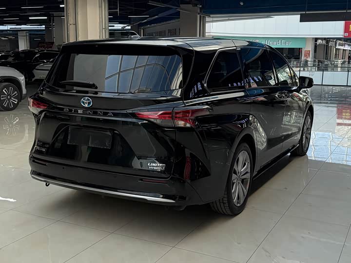 Фото 9 - Toyota Sienna