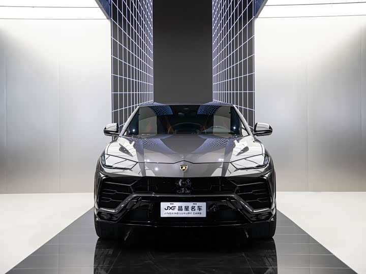 Фото 2 - Lamborghini Urus