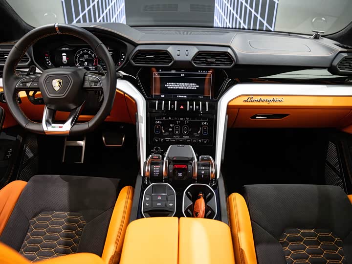 Фото 4 - Lamborghini Urus