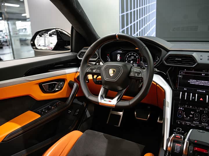 Фото 9 - Lamborghini Urus