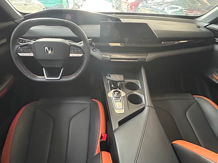 Фото 9 - Changan UNI-V