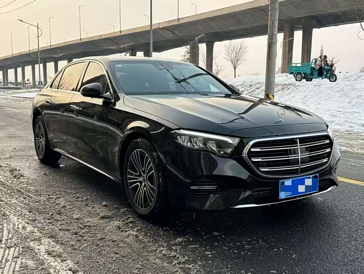 Фото 3 - Mercedes-Benz E-Class