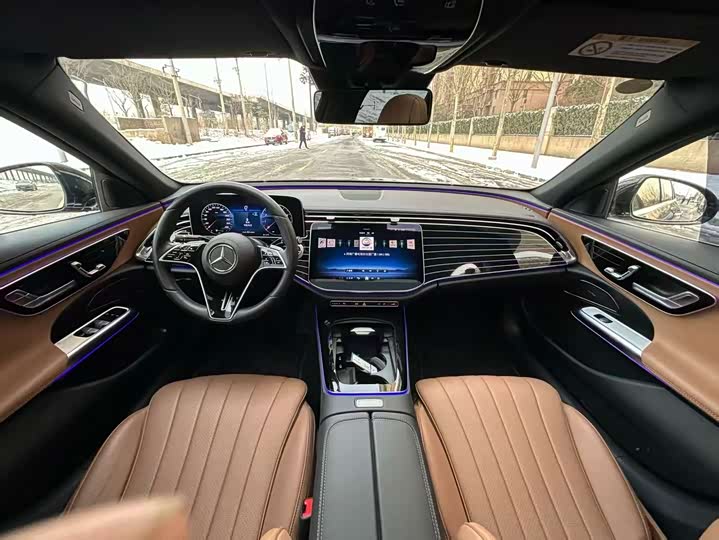 Фото 6 - Mercedes-Benz E-Class