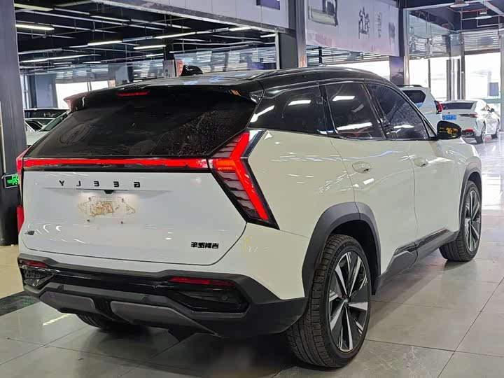 Фото 6 - Geely Atlas L