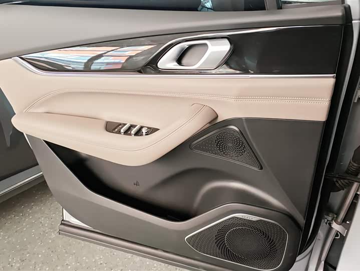 Фото 7 - Geely Atlas L