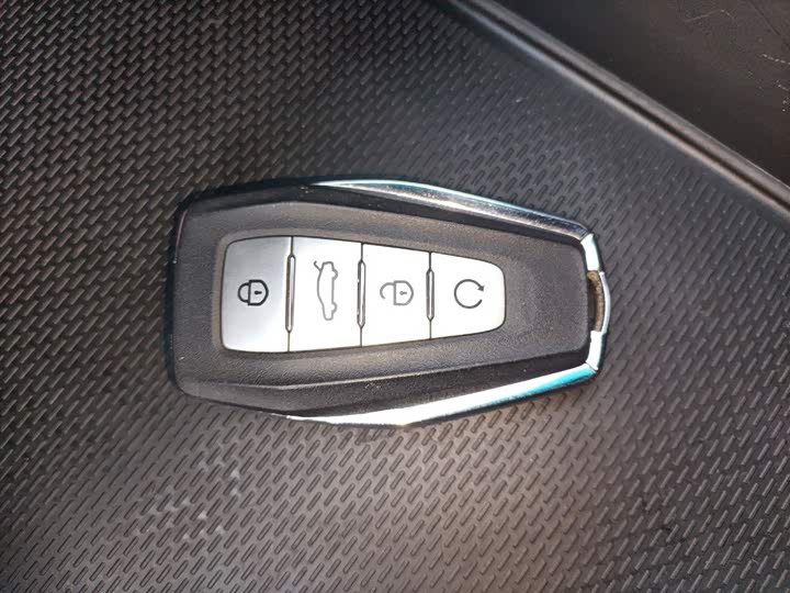 Фото 9 - Geely Binrui