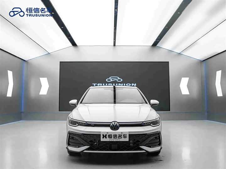 Фото 2 - Volkswagen Golf