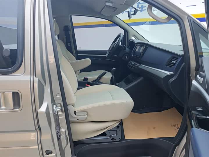 Фото 8 - Dongfeng Forthing Lingzhi M5