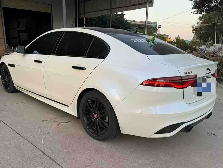 Фото 6 - Jaguar XE L