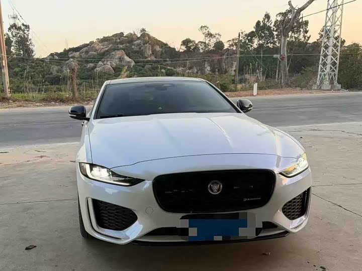 Фото 7 - Jaguar XE L