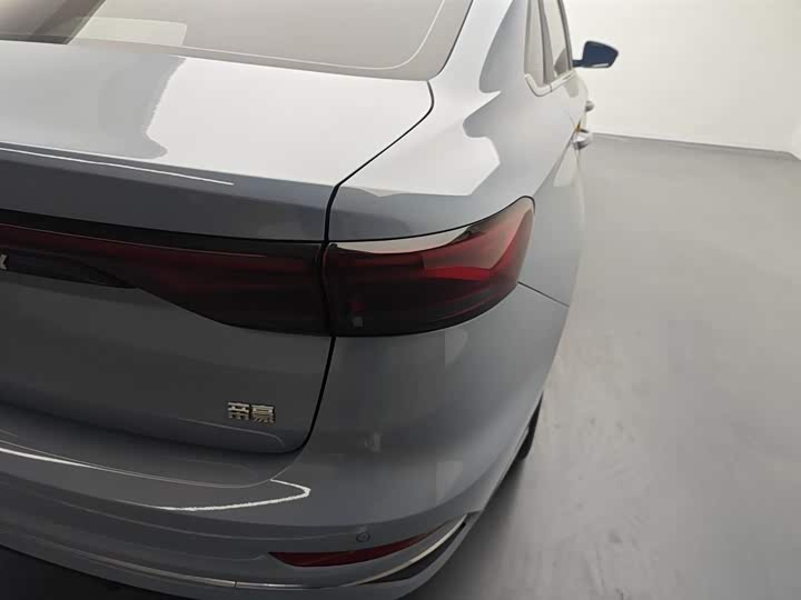 Фото 8 - Geely Emgrand